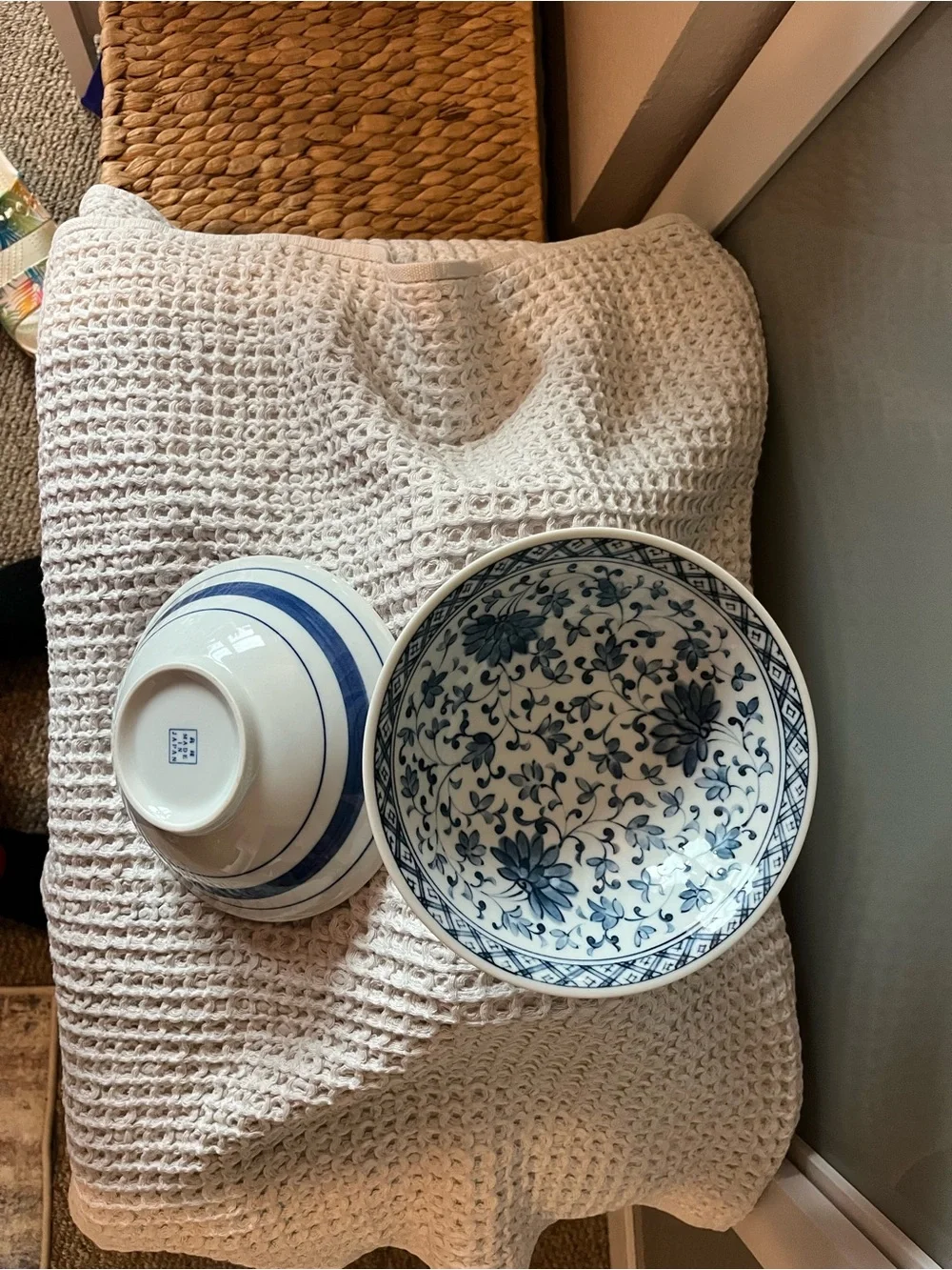 Japanese porcelain serving bowls Blue and White Floral Porcelain Bowl 421
